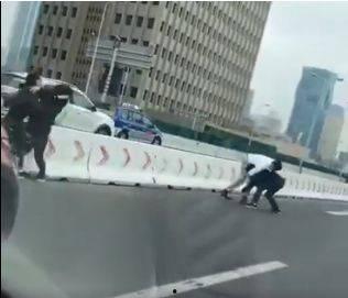 延安高架打架爆料视频,视频揭露激烈打斗场面 第1张 延安高架打架爆料视频,视频揭露激烈打斗场面 第1张